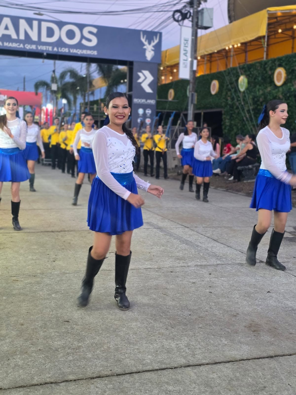 Foto 146 - Banda 506